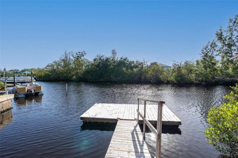 House in Holiday, Florida 2 bedrooms, 181.72 sq.m. № 2424255 - photo 6