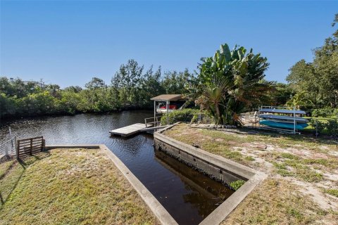 House in Holiday, Florida 2 bedrooms, 181.72 sq.m. № 2424255 - photo 7