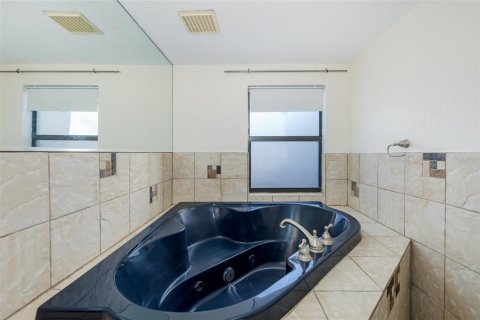 House in Holiday, Florida 2 bedrooms, 181.72 sq.m. № 2424255 - photo 25