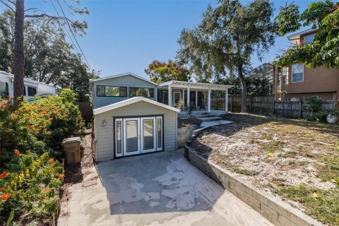 House in Holiday, Florida 2 bedrooms, 181.72 sq.m. № 2424255