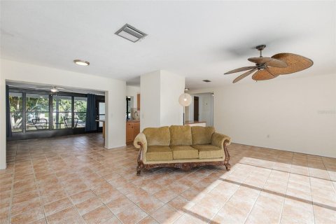 House in Holiday, Florida 2 bedrooms, 181.72 sq.m. № 2424255 - photo 15