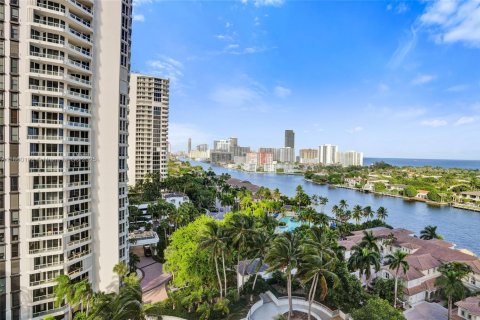 Condominio en alquiler en Aventura, Florida, 3 dormitorios, 249.91 m2 № 1889687 - foto 16