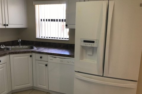 Copropriété à louer à Coconut Creek, Floride: 2 chambres, 90.49 m2 № 2046136 - photo 2