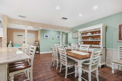 Villa ou maison à vendre à Brandon, Floride: 4 chambres, 245.63 m2 № 1718530 - photo 10
