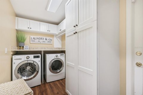 Villa ou maison à vendre à Brandon, Floride: 4 chambres, 245.63 m2 № 1718530 - photo 27