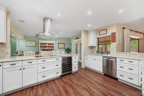 Villa ou maison à vendre à Brandon, Floride: 4 chambres, 245.63 m2 № 1718530 - photo 5