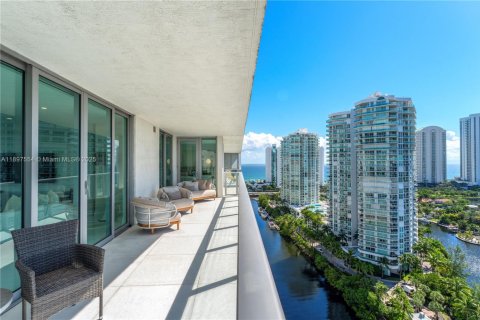 Condo in Sunny Isles Beach, Florida, 3 bedrooms  № 1949630 - photo 30