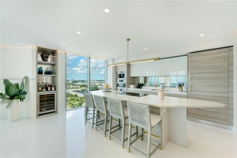 Condo in Sunny Isles Beach, Florida, 3 bedrooms  № 1949630 - photo 10