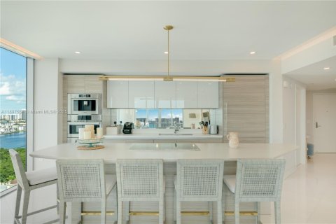 Condo in Sunny Isles Beach, Florida, 3 bedrooms  № 1949630 - photo 11
