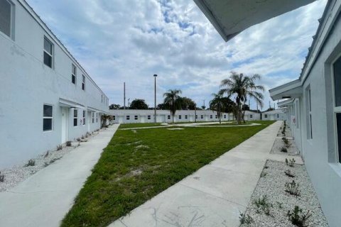 Appartement à louer à West Palm Beach, Floride: 1 chambre, 734.86 m2 № 2084228 - photo 2