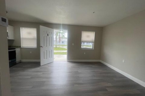 Appartement à louer à West Palm Beach, Floride: 1 chambre, 734.86 m2 № 2084228 - photo 7