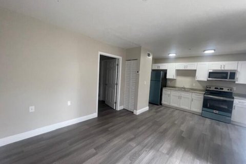 Appartement à louer à West Palm Beach, Floride: 1 chambre, 734.86 m2 № 2084228 - photo 4