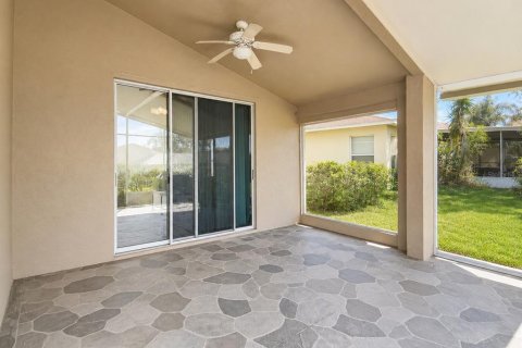Casa en Land O' Lakes, Florida 3 dormitorios, 147.9 m2 № 2149384
