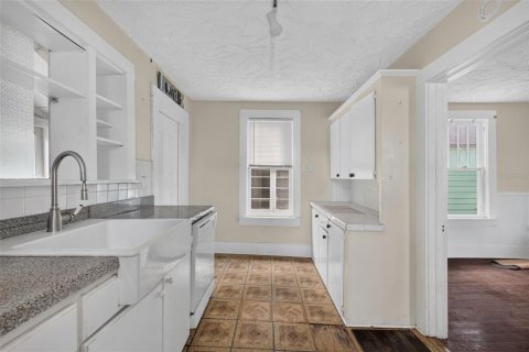 House in New Smyrna Beach, Florida 5 bedrooms, 221.2 sq.m. № 2149048 - photo 9