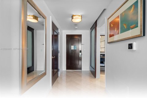 Condo in Miami Beach, Florida  № 2086476 - photo 15