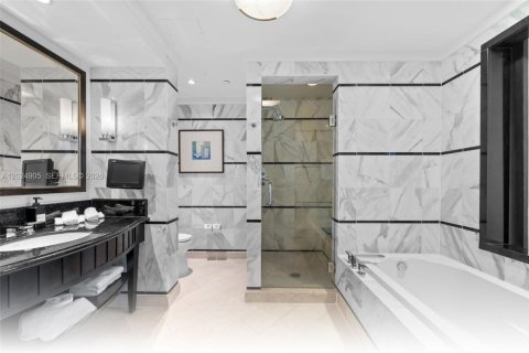 Condo in Miami Beach, Florida  № 2086476 - photo 12