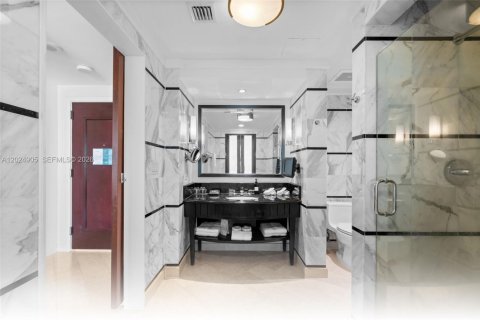 Condo in Miami Beach, Florida  № 2086476 - photo 11