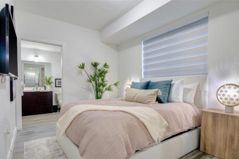 Commercial property in Miami, Florida 781.49 sq.m. № 1957563 - photo 13