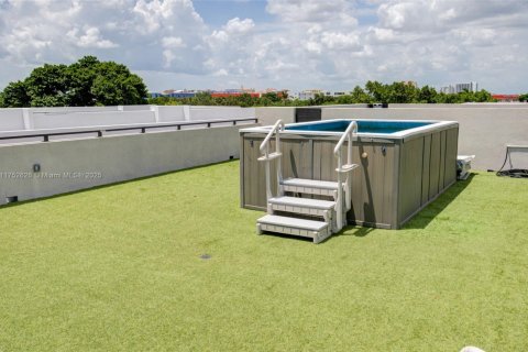 Commercial property in Miami, Florida 781.49 sq.m. № 1957563 - photo 29