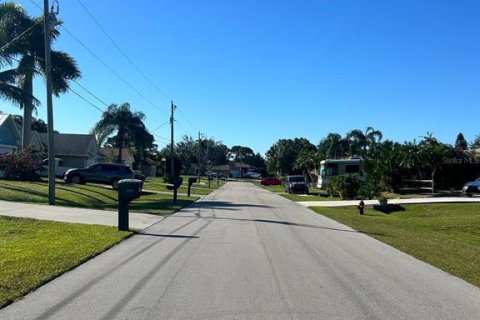 Terreno en venta en Saint Lucie, Florida № 1793961 - foto 2