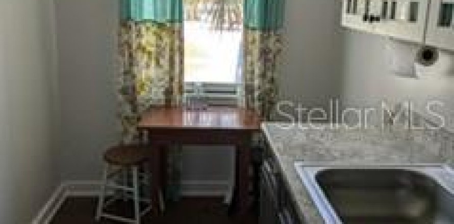 Commercial property in Pomona Park, Florida 1458.94 sq.m. № 1691064