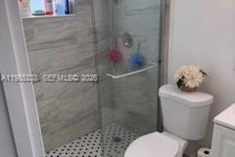 Condo in Miami, Florida, 1 bedroom  № 2051439 - photo 7