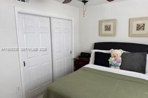 Condo in Miami, Florida, 1 bedroom  № 2051439 - photo 5