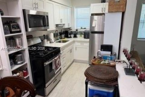 Condo in Miami, Florida, 1 bedroom  № 2051439 - photo 2