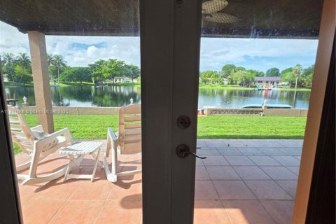 Casa en alquiler en Miami Lakes, Florida, 4 dormitorios, 266.44 m2 № 1931199 - foto 19