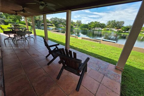 Casa en alquiler en Miami Lakes, Florida, 4 dormitorios, 266.44 m2 № 1931199 - foto 22