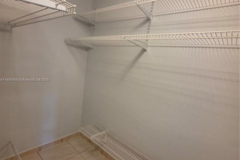 Casa en alquiler en Miami Lakes, Florida, 4 dormitorios, 266.44 m2 № 1931199 - foto 8