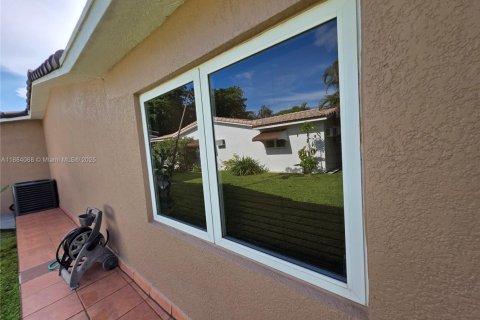 Casa en alquiler en Miami Lakes, Florida, 4 dormitorios, 266.44 m2 № 1931199 - foto 21