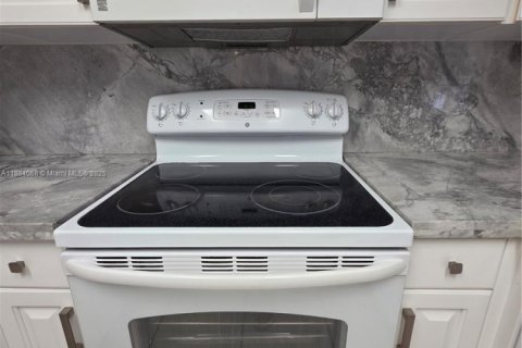 Casa en alquiler en Miami Lakes, Florida, 4 dormitorios, 266.44 m2 № 1931199 - foto 4