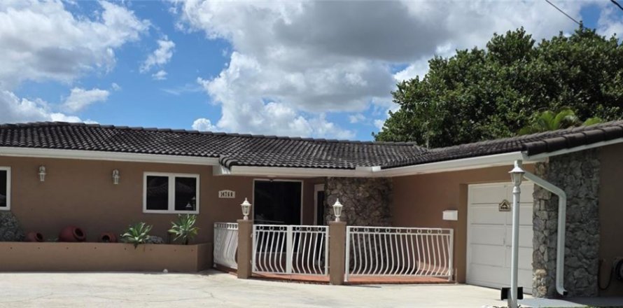 Casa en Miami Lakes, Florida 4 dormitorios, 266.44 m2 № 1931199