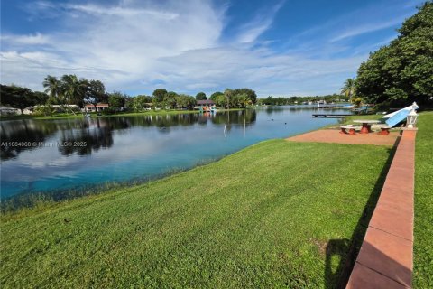 Casa en alquiler en Miami Lakes, Florida, 4 dormitorios, 266.44 m2 № 1931199 - foto 25