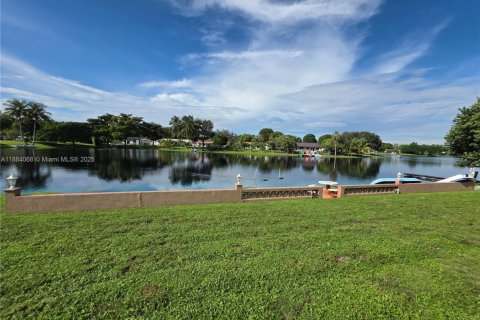 Casa en alquiler en Miami Lakes, Florida, 4 dormitorios, 266.44 m2 № 1931199 - foto 26