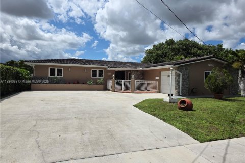 Casa en alquiler en Miami Lakes, Florida, 4 dormitorios, 266.44 m2 № 1931199 - foto 2