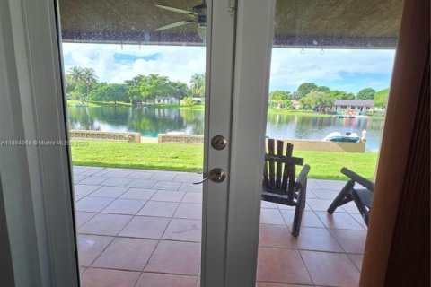 Casa en alquiler en Miami Lakes, Florida, 4 dormitorios, 266.44 m2 № 1931199 - foto 20