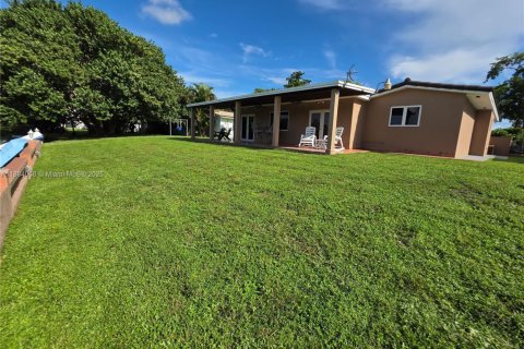 Casa en alquiler en Miami Lakes, Florida, 4 dormitorios, 266.44 m2 № 1931199 - foto 23