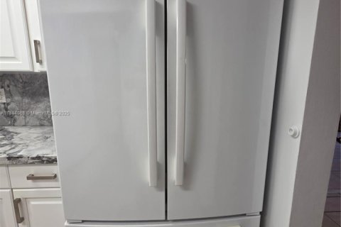 Casa en alquiler en Miami Lakes, Florida, 4 dormitorios, 266.44 m2 № 1931199 - foto 5