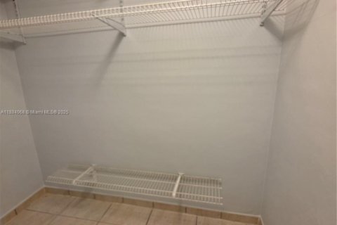 Casa en alquiler en Miami Lakes, Florida, 4 dormitorios, 266.44 m2 № 1931199 - foto 7