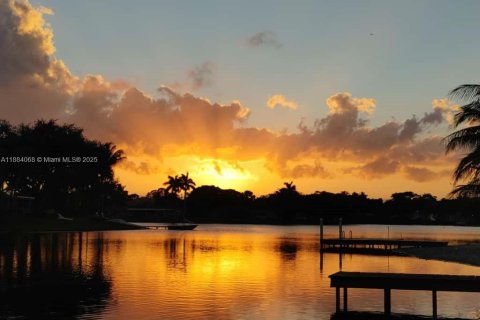 Casa en alquiler en Miami Lakes, Florida, 4 dormitorios, 266.44 m2 № 1931199 - foto 27