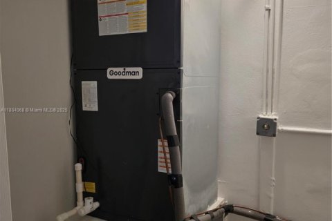 Casa en alquiler en Miami Lakes, Florida, 4 dormitorios, 266.44 m2 № 1931199 - foto 30