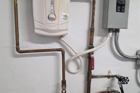 Casa en alquiler en Miami Lakes, Florida, 4 dormitorios, 266.44 m2 № 1931199 - foto 29