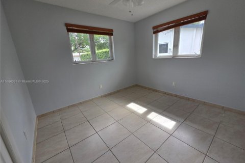 Casa en alquiler en Miami Lakes, Florida, 4 dormitorios, 266.44 m2 № 1931199 - foto 6