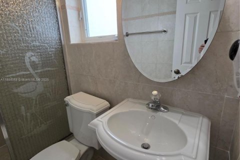 Casa en alquiler en Miami Lakes, Florida, 4 dormitorios, 266.44 m2 № 1931199 - foto 9