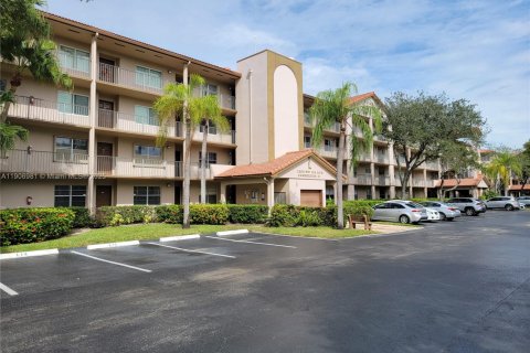 Copropriété à vendre à Pembroke Pines, Floride: 2 chambres, 125.51 m2 № 2039780 - photo 2