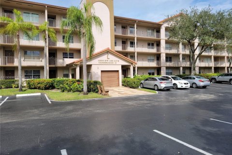 Кондоминиум с 2 спальнями в Пемброк-Пайнс, Флорида № 2039780