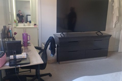 Townhouse in Homestead, Florida 3 bedrooms, 137.77 sq.m. № 2016349 - photo 15