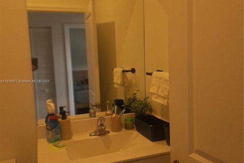 Townhouse in Homestead, Florida 3 bedrooms, 137.77 sq.m. № 2016349 - photo 18